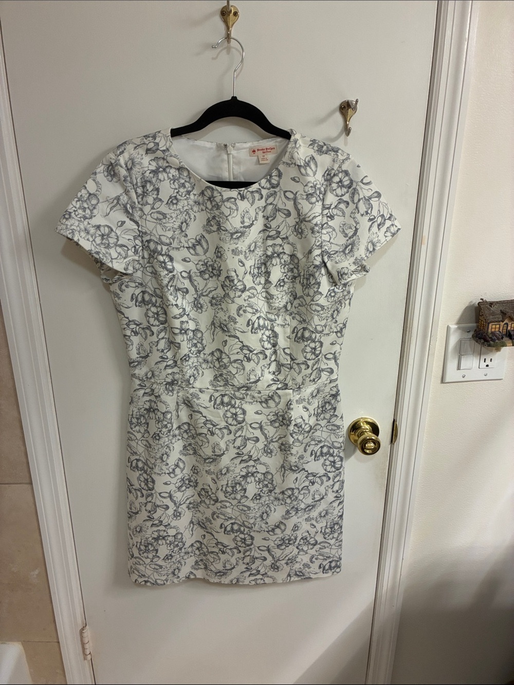 Brooks Brothers White Dress with Gray Floral Print Sz 12